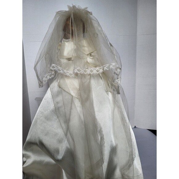 Cracker Barrel American Classic Collection Porcelain Bride Doll Abigail 22” - Picture 13 of 16